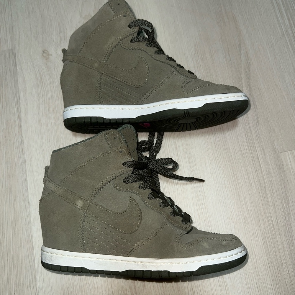 Nike dunk sky high green suede wedge sneakers